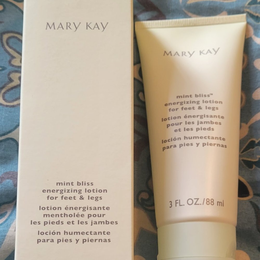 Brand NEW! Mary Kay Mint Bliss Energizing Lotion for Feet & Legs 3 oz.